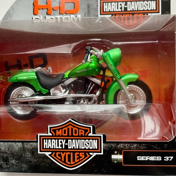 NIB Maisto Harley-Davidson Motorcycles Model Series 37 1:18 H-D Custom - Picture 2 of 6